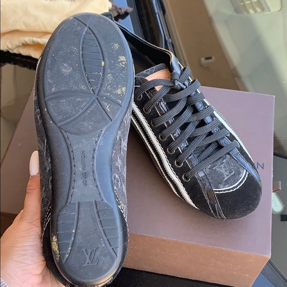Louis Vuitton Sneaker - Picture 2 of 5